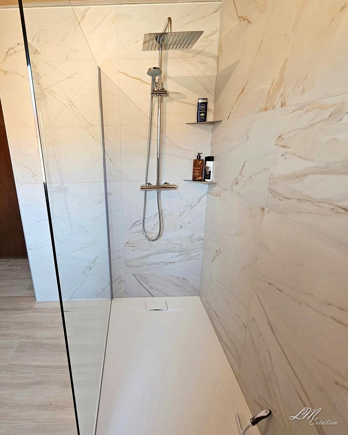 Salle de bain 🔑 en main carrelage ambiance naturelle — AUDINCOURT — L.M CREATION (5/6)