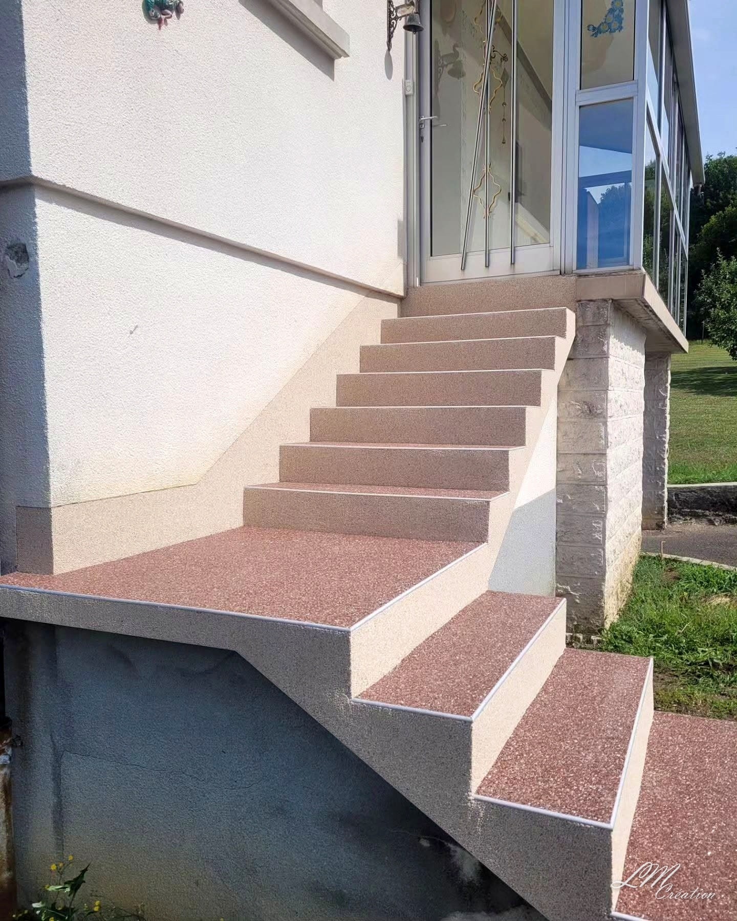 Rénovation d'un escalier extérieur en tapis de marbre — AUDINCOURT — L.M CREATION (1/5)