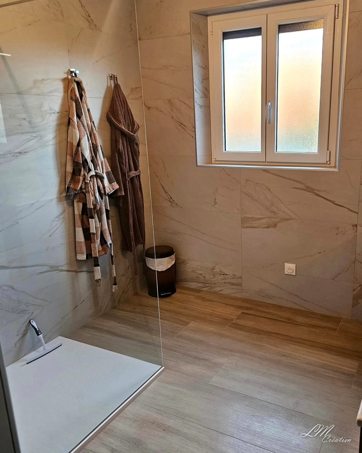 Salle de bain 🔑 en main carrelage ambiance naturelle — AUDINCOURT — L.M CREATION (4/6)