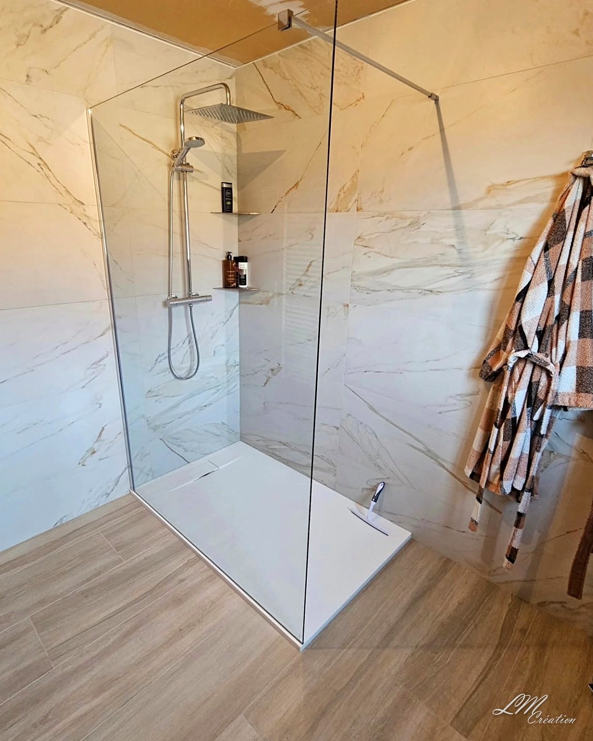 Salle de bain 🔑 en main carrelage ambiance naturelle — AUDINCOURT — L.M CREATION (3/6)
