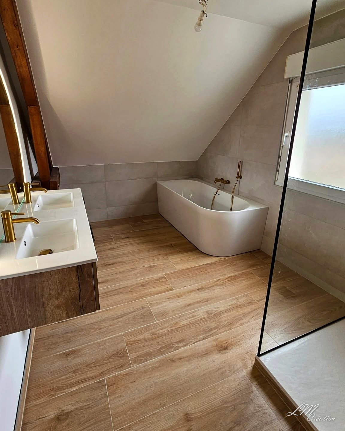 Salle de bain 🔑 en main carrelage ambiance naturelle — AUDINCOURT — L.M CREATION (4/7)